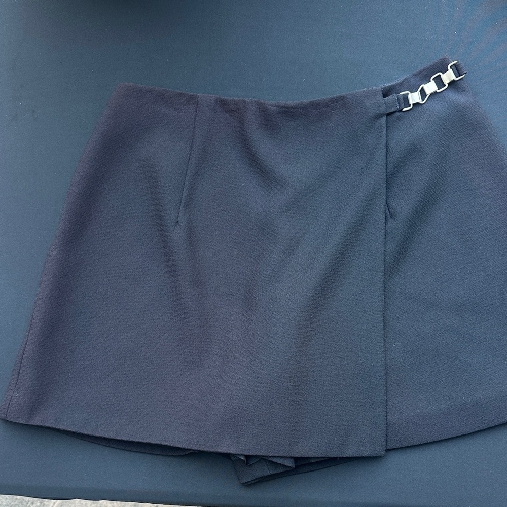 LAUNDRY By Shelli Segal Black  Mini Silver Chain Detail Skirt-short Skort Size 4